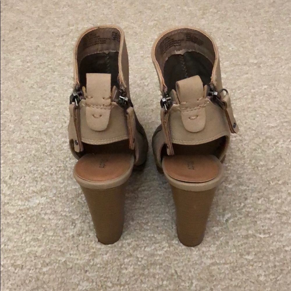 Super cute, double zipper peep toe booties - Picture 2 of 4